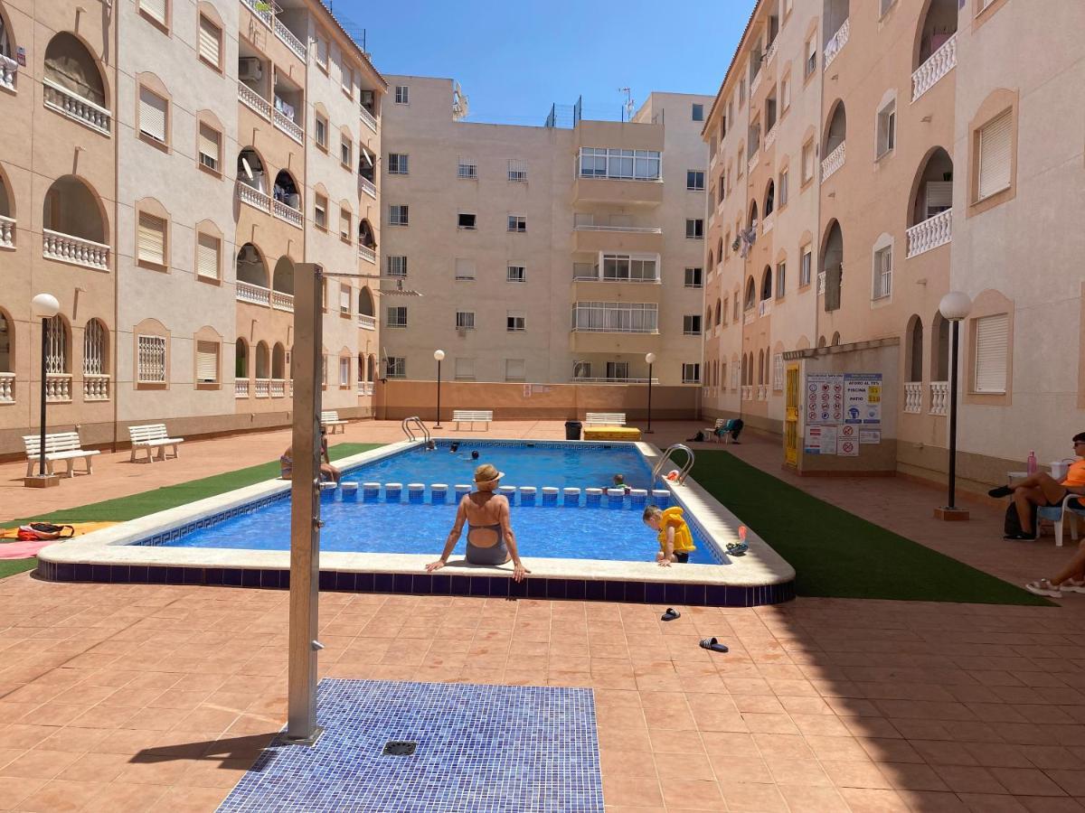 Amazing 2-Bedrooms Apartment With Pool Torrevieja Center Exterior foto